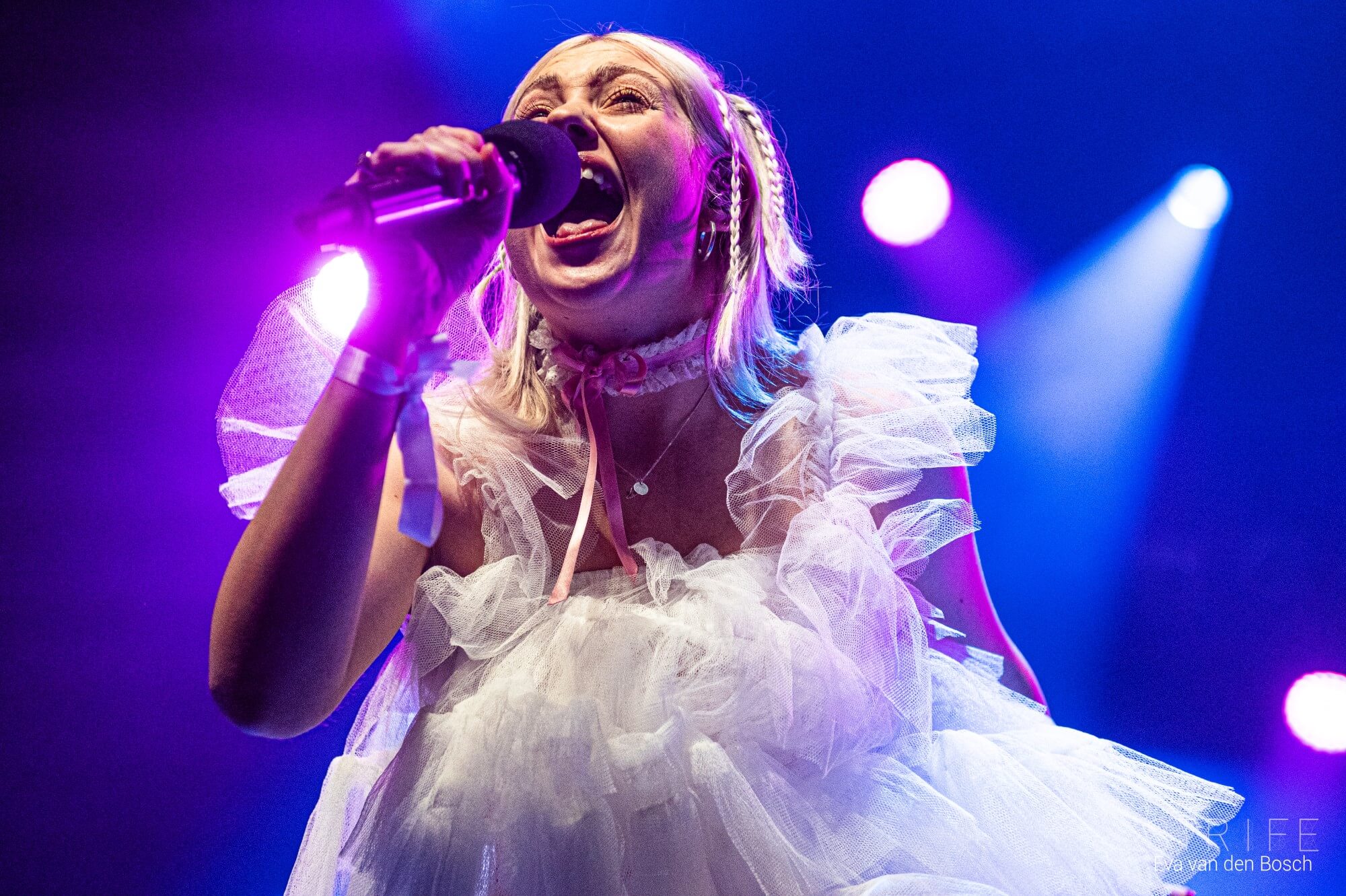 Lauran Hibberd @ Poppodium 013