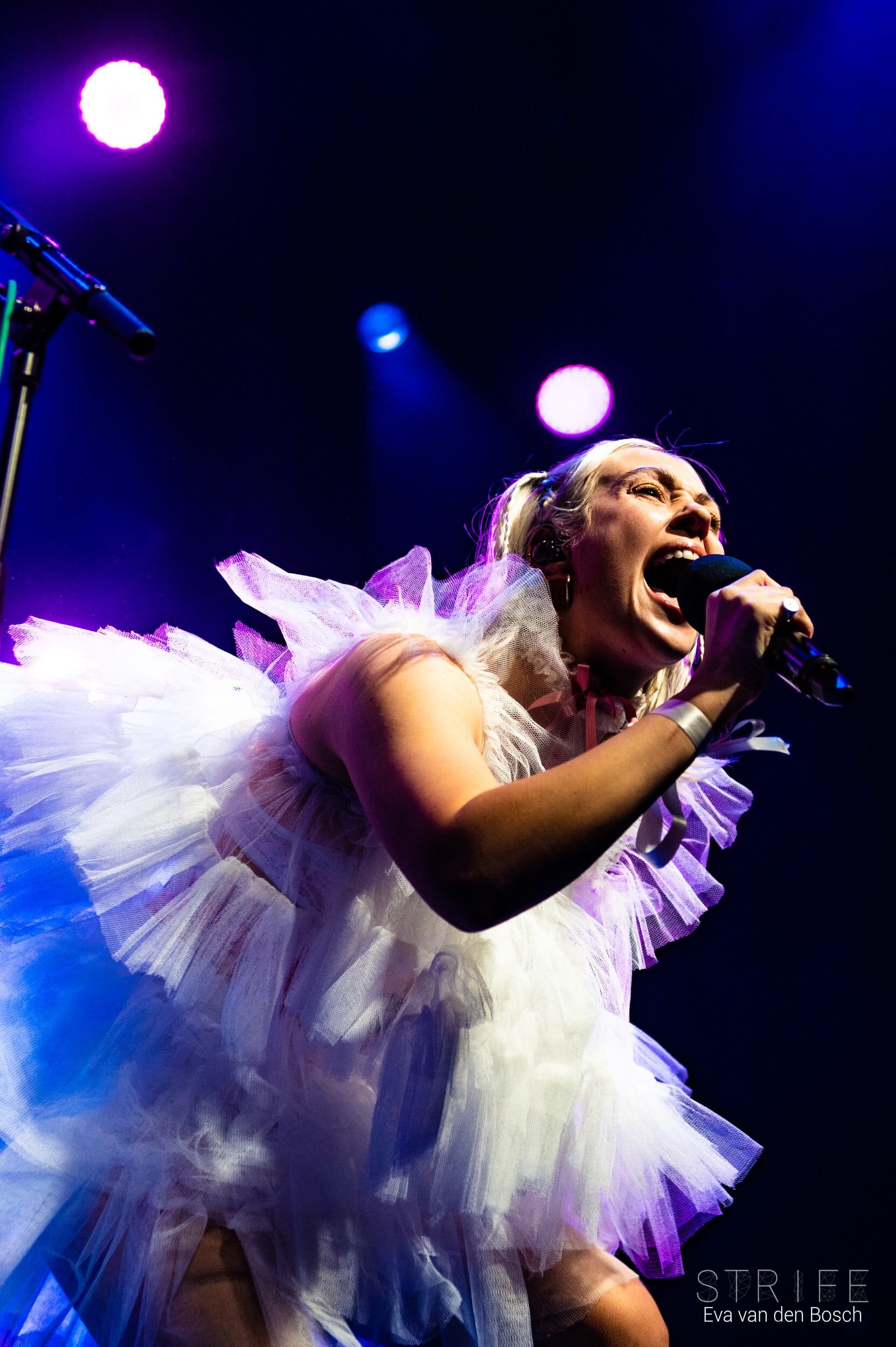 Lauran Hibberd @ Poppodium 013