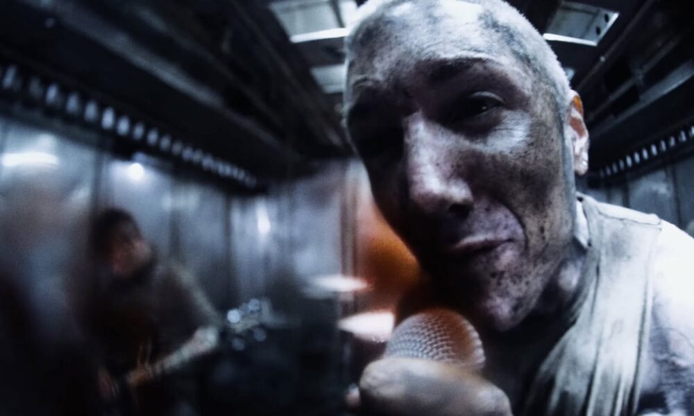 bring-me-the-horizon-dehumanized-oli-sykes