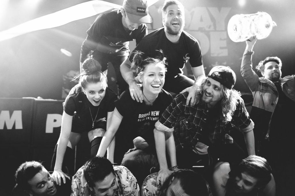 lynn-gunn-pvris-joined-tonight-alive-on-stage-at-warped