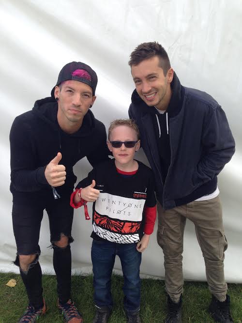 watch-this-boy-absolutely-own-heavydirtysoul-drums-and-vocals