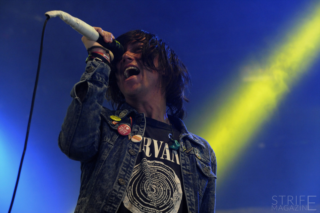 watch-sleeping-with-sirens-perform-at-vans-warped-tour-in-the-live-videos