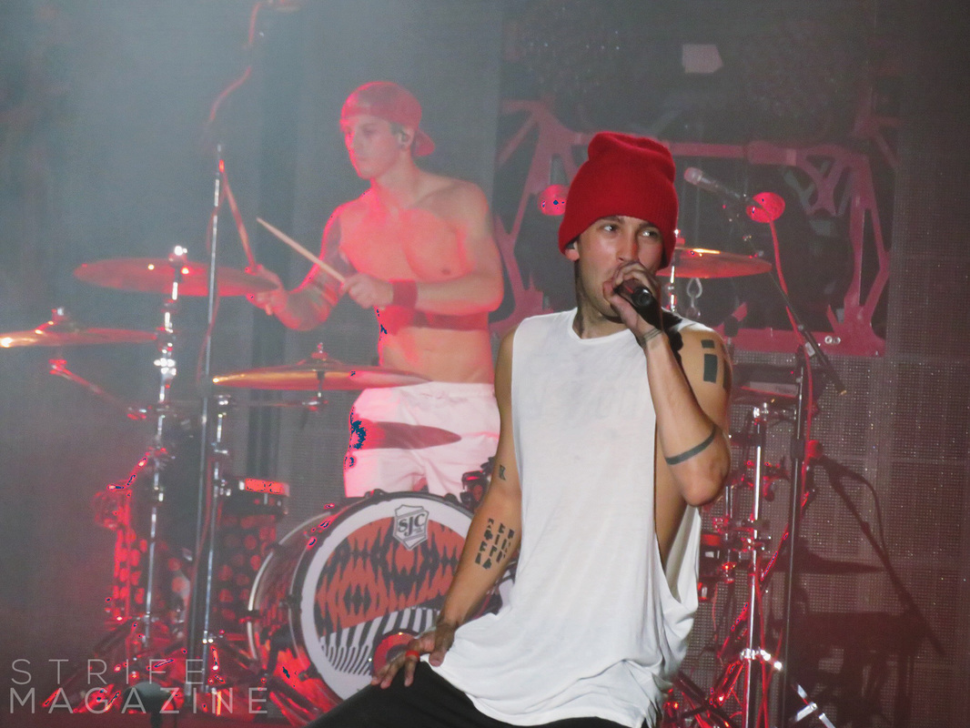 twenty-one-pilots-top-rock-artist-of-2016-chart-many-more