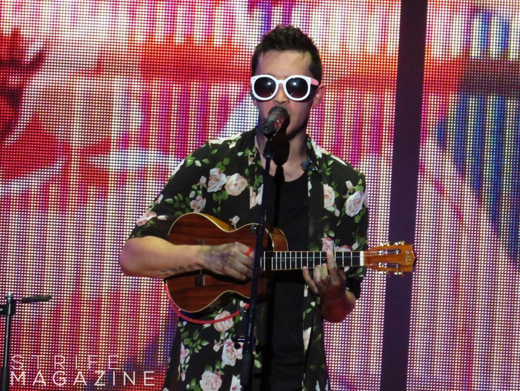 twenty-one-pilots-win-grammy-award-give-acceptance-speech-without-pants-on