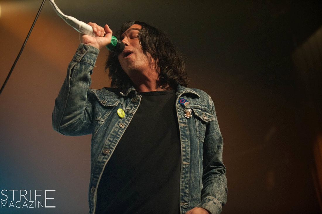 watch-sleeping-with-sirens-perform-tracks-live-acoustic-for-billboard