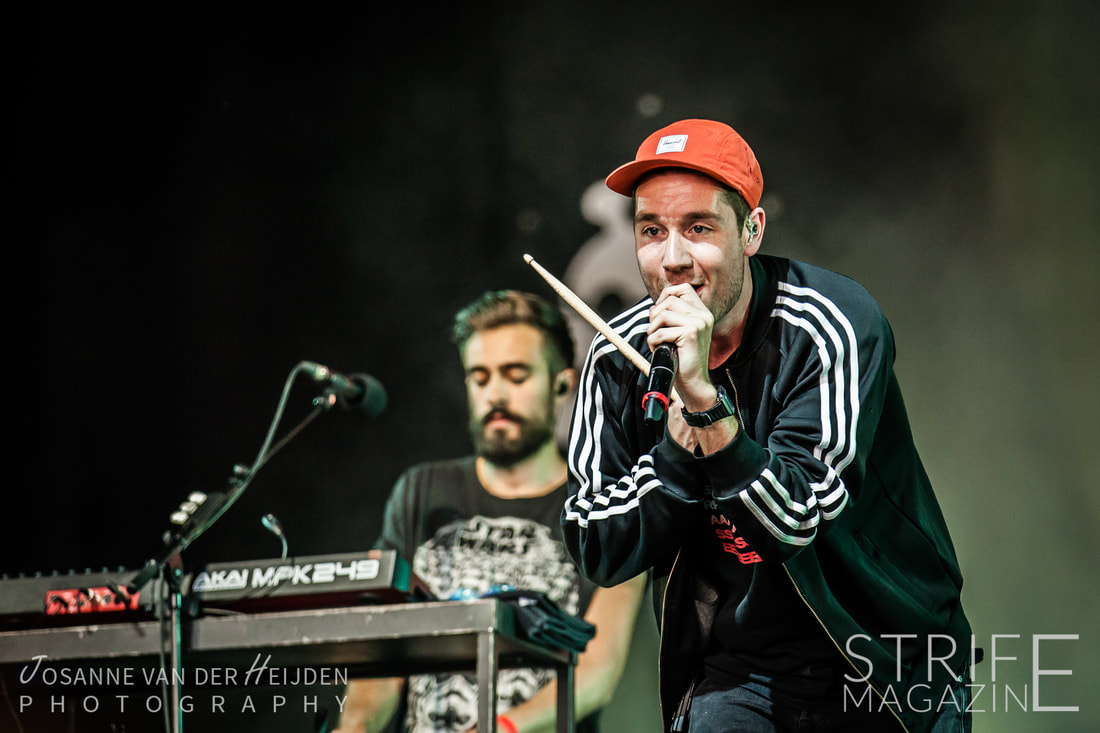 lowlands-photo-review-bastille-black-foxxes