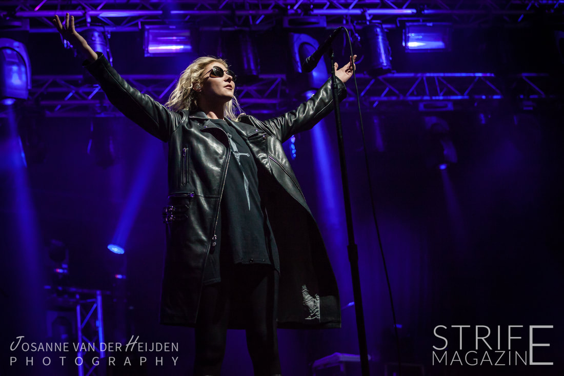 lowlands-photo-review-the-pretty-reckless