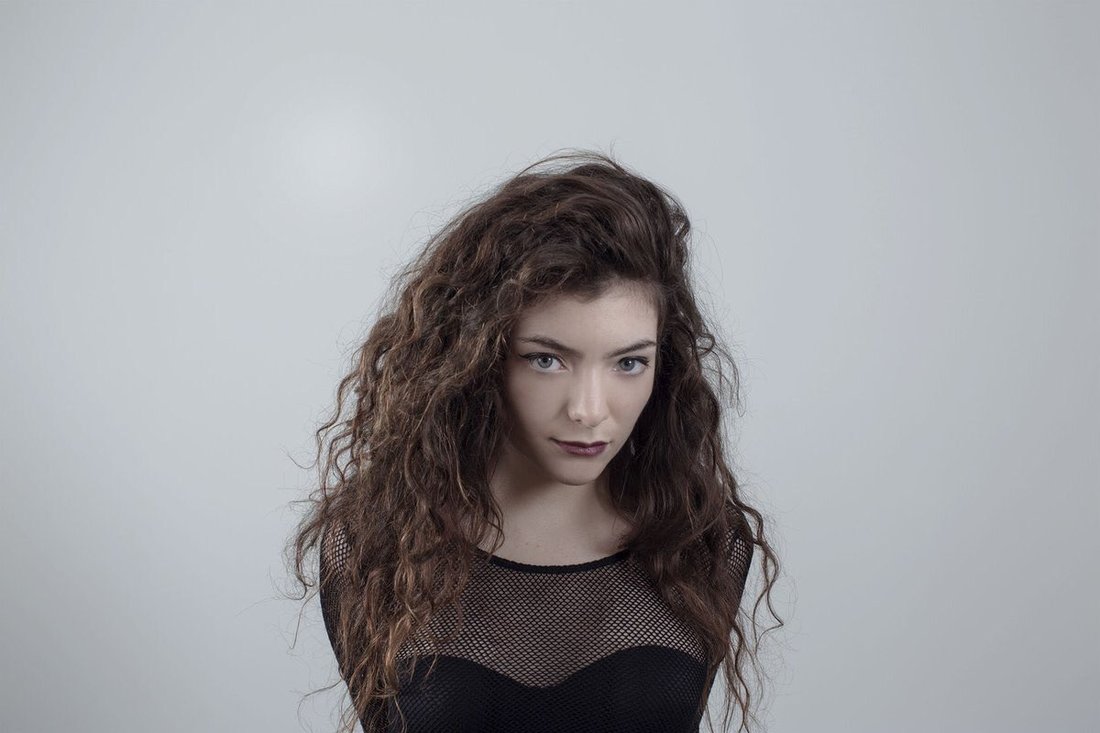 lorde-covers-in-the-air-tonight-by-phil-collins