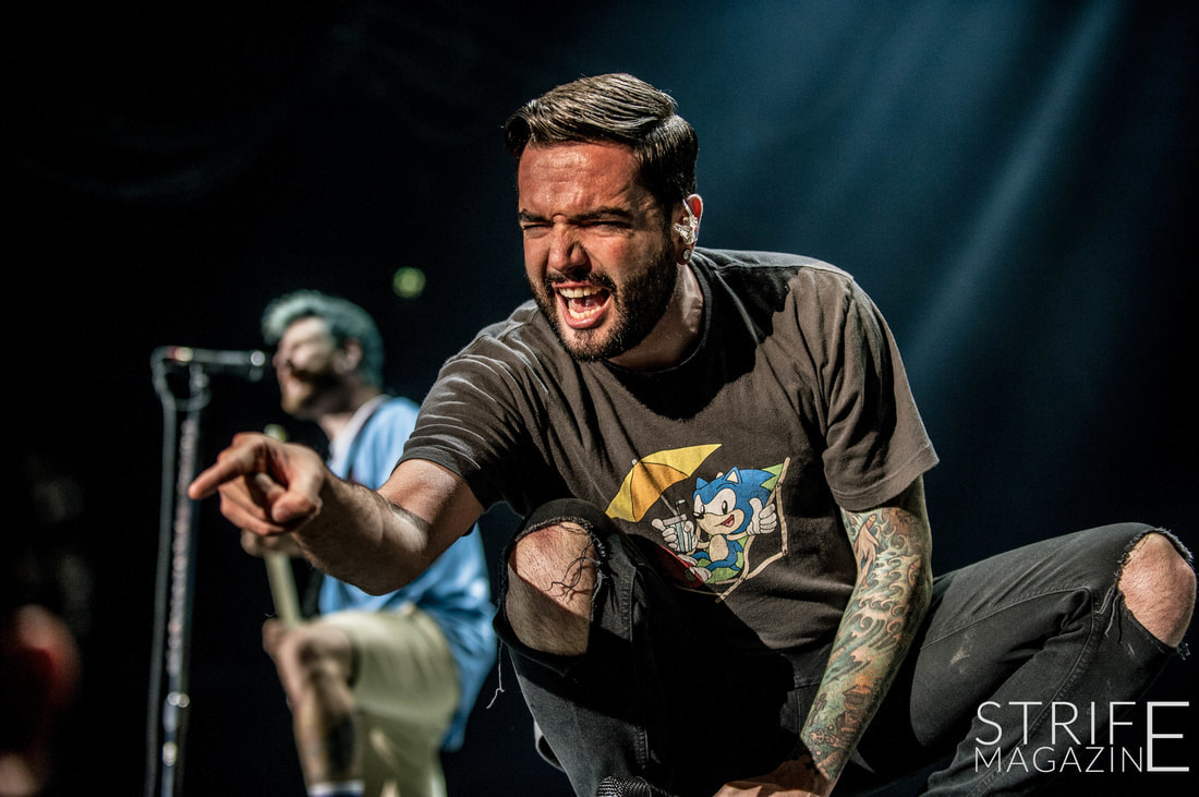 watch-pierce-the-veil-perform-with-a-day-to-remembers-jeremy-mckinnon