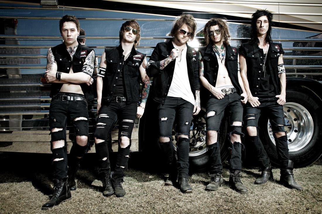 asking-alexandria-premiere-new-track-alone-in-a-room