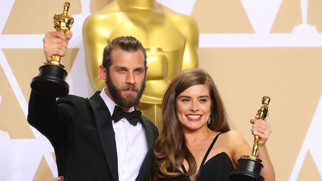 rachel-shenton-gives-her-oscar-acceptance-speech-in-sign-language