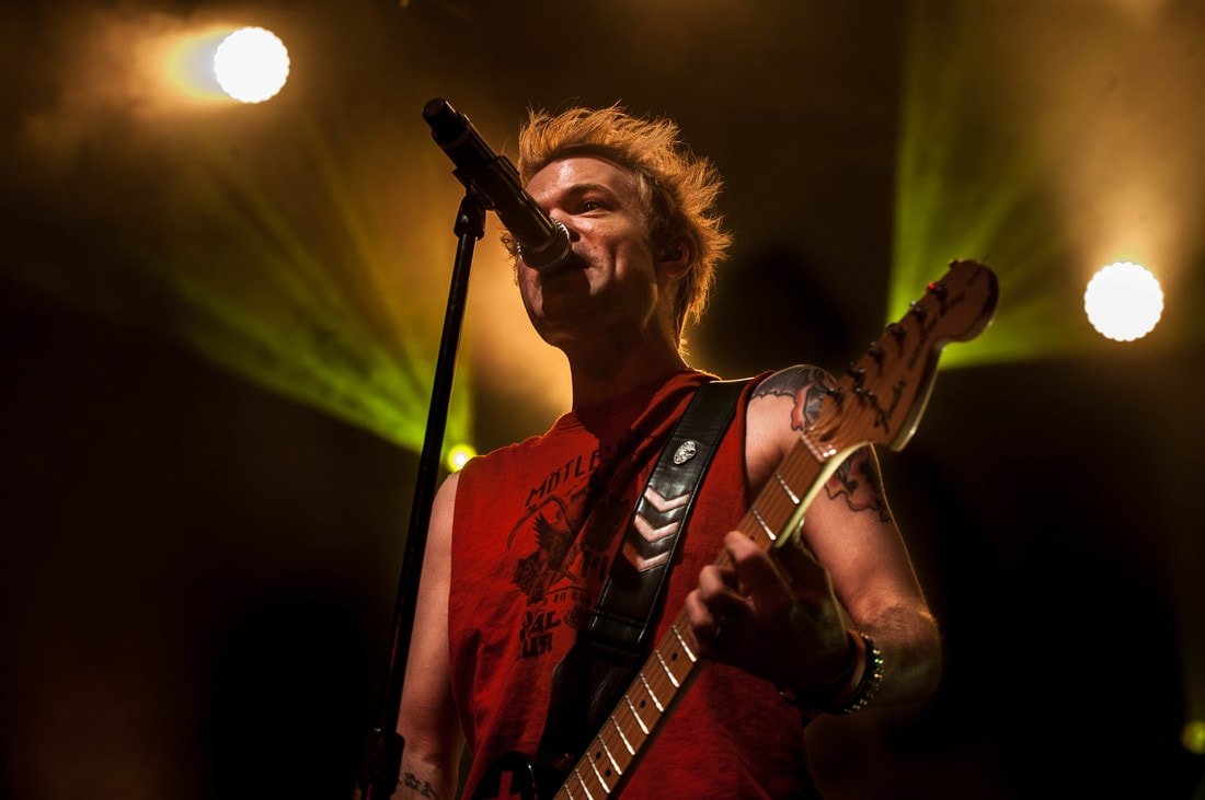 deryck-whibley-offers-update-on-new-sum-41-music