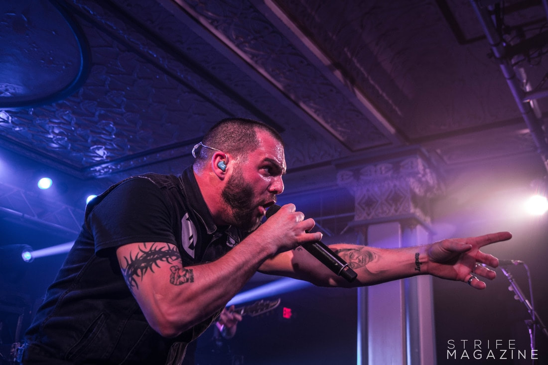 former-killswitch-engage-vocalist-howard-jones-joins-them-on-stage