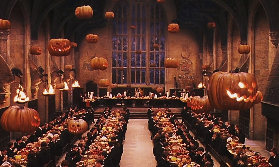 you-can-dine-with-floating-pumpkins-at-hogwarts-with-halloween
