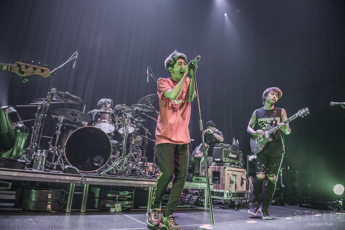 photo-review-one-ok-rock-entertain-sold-out-utrecht-crowd
