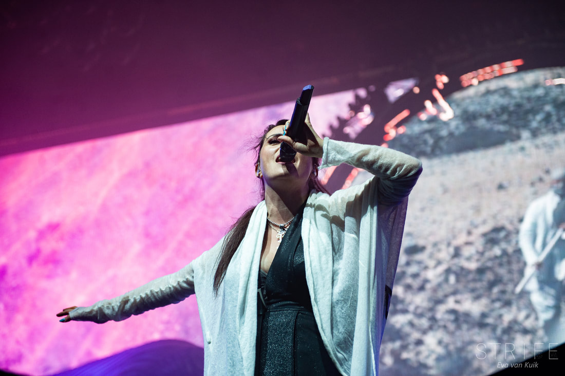photo-review-within-temptation-close-out-the-year-with-sold-out-013-crowd