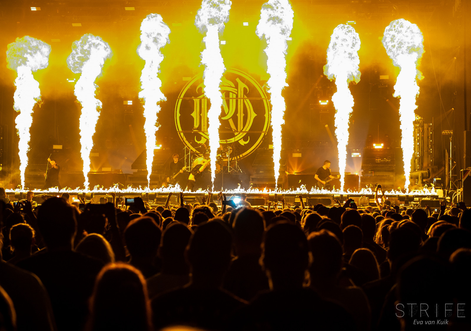crowd-parkway-drive