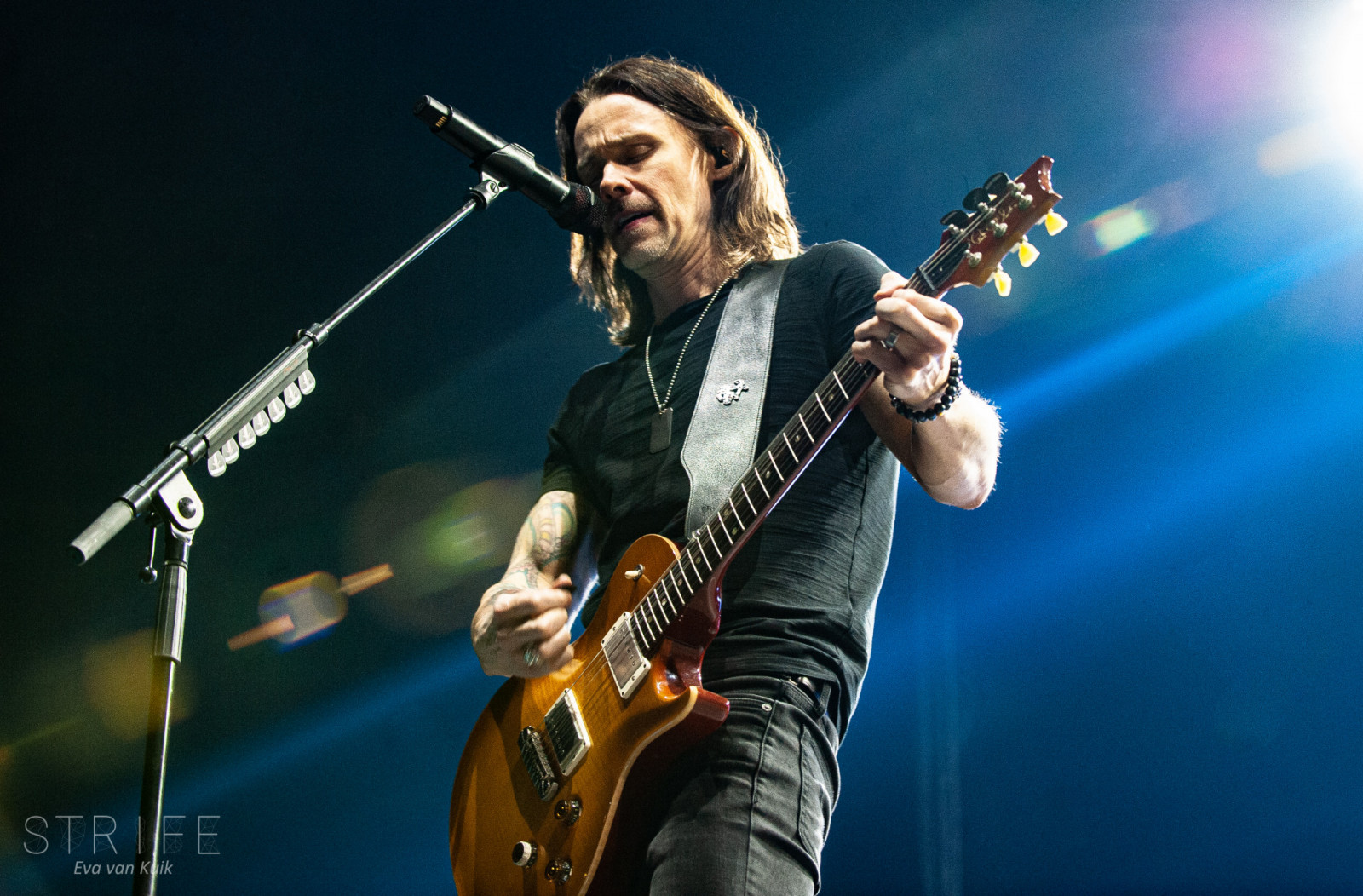 myles-kennedy-live